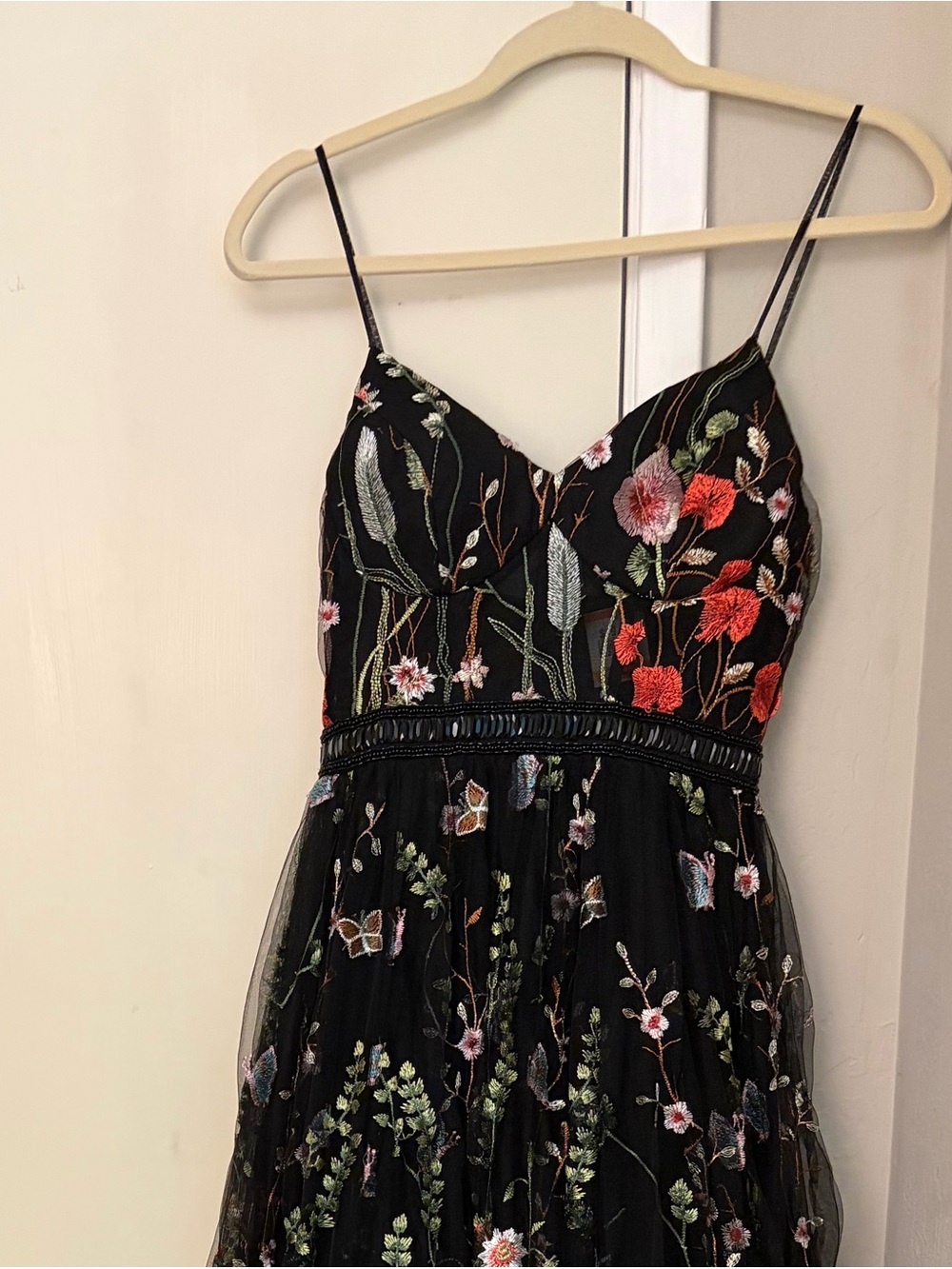 Mac Duggal Black Floral Embroidered V-Neck Maxi Gown - Picture 4 of 4
